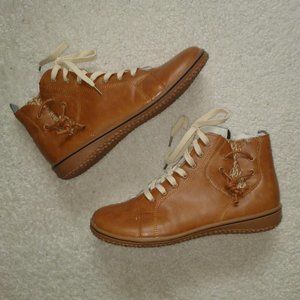 NWOT Faux Leather Sherpa Lining Women Boots